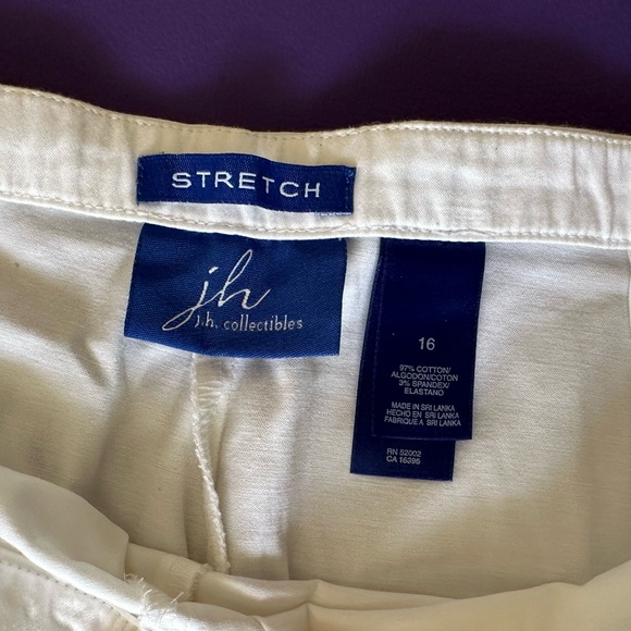 White Capris with side zipper - Picture 3 of 3